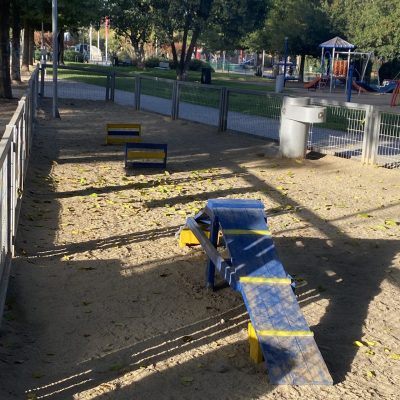 Primer Canil con juegos reciclados en La Reina